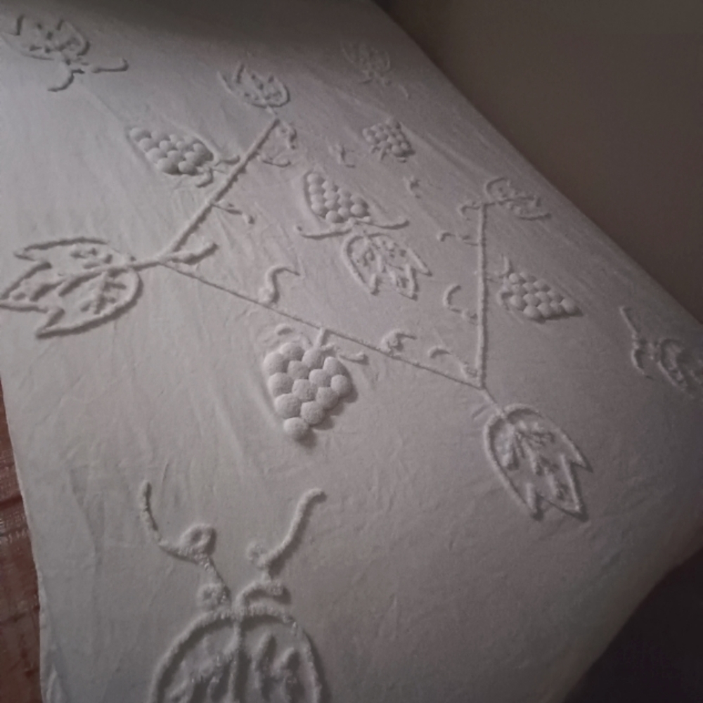 White chenille bedspread twin size 76x88 100 percent cotton